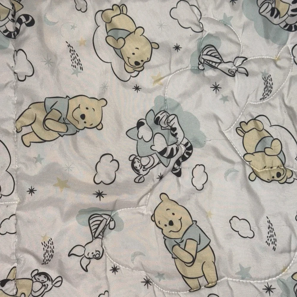 Lambs & Ivy Disney Winnie The Pooh Bear Hugs Baby Crib Comforter Quilted Blanket